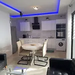 Johnny Apartament