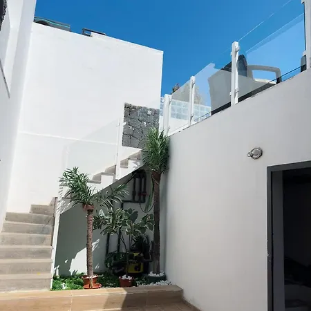 Johnny Apartment